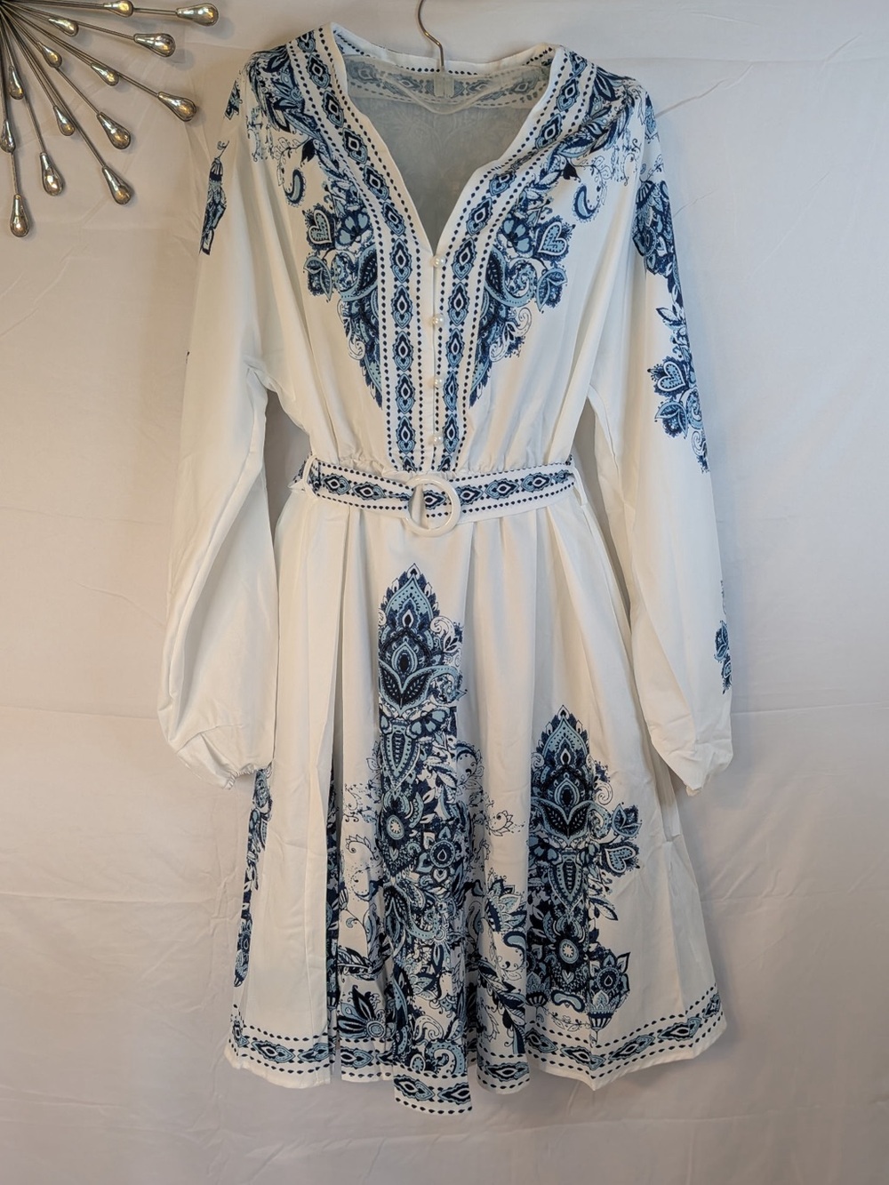 Bohemian Gorgeous White & Blue Floral & Geometric Design VNeck Belted Midi NWT